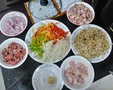 Foto del paso 1 de la receta: Arroz trifásico de pollo, carne cerdo ahumado, pechuga y jamón