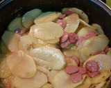 Foto del paso 3 de la receta: Gratén de patatas y salchichas