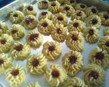 Foto langkah ke 3 dari resep Kue kering mawar.
