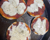 Foto del paso 6 de la receta: Pizzetas caseras!😋🍕