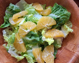 Foto del paso 2 de la receta: Ensalada de lechuga con naranja y nuez