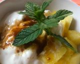 Foto del paso 2 de la receta: Piña natural, yogur griego, panela y hierbabuena, para merendar sano