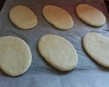 Foto del paso 5 de la receta: Panecillos cubiertos de harina
