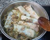 Foto del paso 7 de la receta: Merluza con salsa de champiñones y anacardos