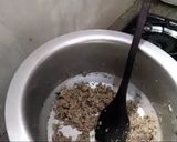 A picture of step 2 of Meat minced egg cheese sandwich.