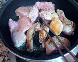 Foto del paso 3 de la receta: Pollo estofado al curry japonés casero con cebollitas dulces