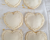 Foto del paso 7 de la receta: Piruletas corazón de hojaldre relleno de mermelada