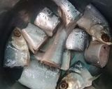 Foto langkah ke 1 dari resep Ikan Bandeng kuah kuning (asam pedas).