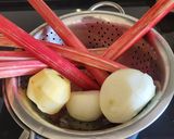Foto del paso 1 de la receta Chutney de ruibarbo y manzana