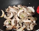 Foto del paso 1 de la receta: Macarrones al coliflor, champiñones y crema de trufa