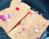 A picture of step 4 of Fried egg cheese bread by chef maryumms cuisine🌸.