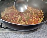 Foto del paso 3 de la receta: Garbanzos con pimientos y chistorra
