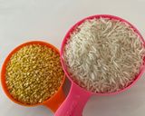 A picture of step 1 of Garlic and spinach khichadi.