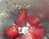 A picture of step 2 of Mango,strawberry layered lassi.