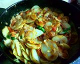 A picture of step 4 of Fry alu wala paratha.