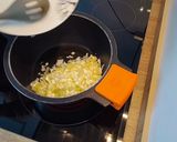 Foto del paso 1 de la receta: Sopa de coliflor y espárragos con albóndigas de pollo