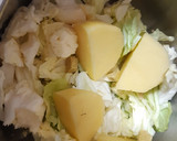 Foto del paso 1 de la receta: Chuleta de Sajonia a la plancha con repollo y patata rehogados
