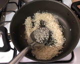 Foto del paso 3 de la receta: Arroz blanco con elote y chile poblano