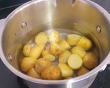 Foto del paso 1 de la receta: Patatitas con ajo y orégano