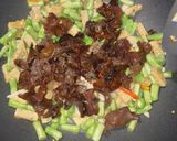 Foto langkah ke 5 dari resep Tumis Buncis Jamur Menjes.