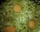 Foto del paso 3 de la receta: Huevo con puerro