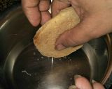 A picture of step 4 of Stuffed Bread Pakoda.