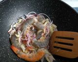 Gambar langkah 5 resipi Prawns, Maitake & Shishito Stir Fry.