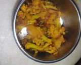 A picture of step 5 of Aloo gobhi.