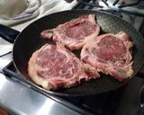 Foto del paso 1 de la receta: Bifes de cima a la plancha con zapallo