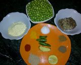 A picture of step 1 of Matar khasta kachori.