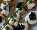 Foto del paso 4 de la receta: Tostas de Caviar y Alcaparras