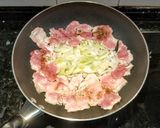 รูปขั้นตอนการทำที่ 2 ของ หมูผัดซอสขิง