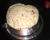 A picture of step 3 of Fulka Roti.
