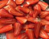 Une image de l'étape 6 de Tarte aux fraises, au basilic et confit de fraises.