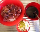 Foto langkah ke 1 dari resep Chinese Pork & Ginger Stir-fry.