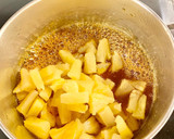 Foto del paso 6 de la receta: Pastel con piña y caramelo