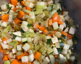 Foto del paso 1 de la receta: Couscous con verduras y salmón, todo en la misma olla