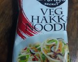 A picture of step 5 of Peri peri noodles with pan fried chicken.