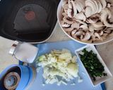 Gombás-sajtos "rakott" csirkemell recept fázis 1 fotója