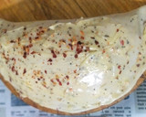 स्टफ्ड चिझी गार्लिक ब्रेड (stuffed chilli garlic bread recipe in marathi) रेसिपी स्टेप 4 फोटो 