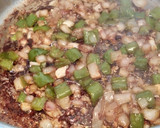 Foto del paso 3 de la receta: Arroz integral con conejo y gambones