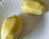 Foto del paso 1 de la receta: Filetes de merluza y patatas al vapor con picada