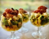 Foto del paso 3 de la receta: Copas de aguacate, mango y queso con langostinos