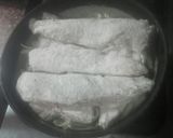 Foto del paso 3 de la receta: Pescado al estragón y tomillo sobre cebollas a la manteca