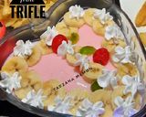 A picture of step 5 of Banana custard Trifle.