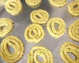 A picture of step 3 of Instant Crispy Chakli.