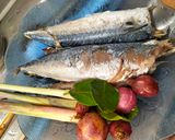 Foto langkah ke 1 dari resep Ikan Pindang Sambal Matah.