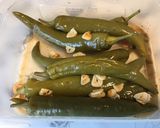 Une image de l'étape 6 de Piments verts à l'ail mariné et vinaigre de cidre.
