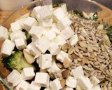 Camembert w szynce szwarcwaldzkiej z sałatką z jarmużu i batatem krok przepisu 3 zdjęcie