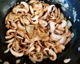 Foto del paso 4 de la receta: Wok de champiñones roneados